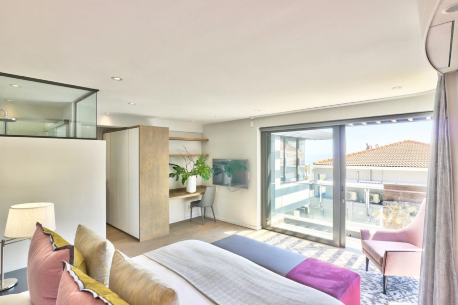 5 Bedroom Property for Sale in Fresnaye Western Cape